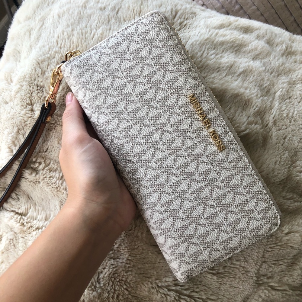 Michael Kors Continental wallet